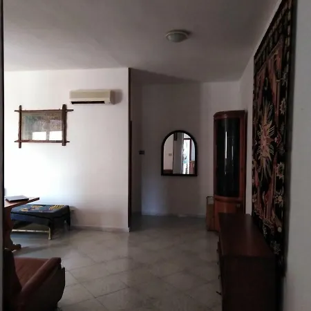 לינה וארוחת בוקר Colors House *